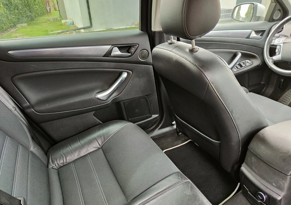Ford Mondeo cena 41900 przebieg: 207599, rok produkcji 2014 z Krośniewice małe 56